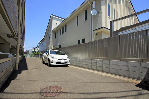 画像26:敷地内駐車場。（軽自動車専用）近隣の月極駐車場もご紹介可能です。