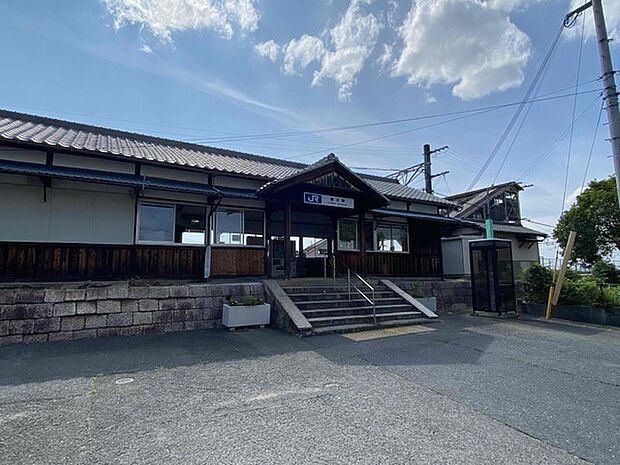JR櫟本駅まで1817m、櫟本駅(いちのもとえき)は、奈良県天理市櫟本町瓦釜にある、西日本旅行鉄道(JR西日本)桜井線(万葉まほろば線)の駅。