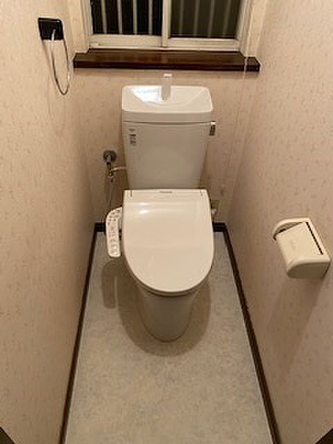 １階トイレ。2021年3月便器取り替え及び床材張替え済。