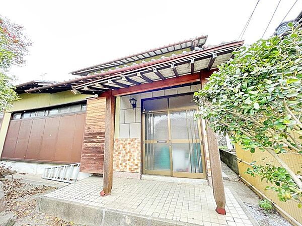 志徳中学校までは徒歩1分とお子様通学に便利な立地です。