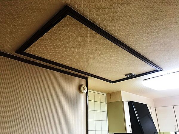 屋根裏収納