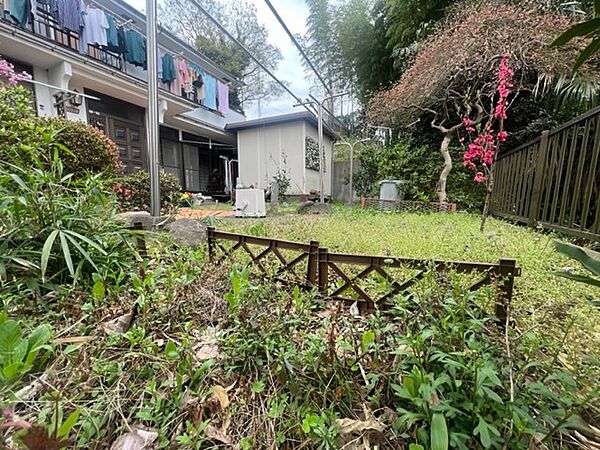 ガーデニングなど多様できる広い庭付