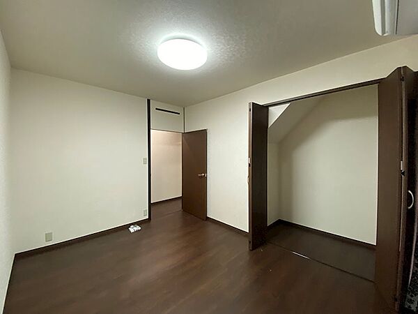 1F洋室6帖。こちらのお部屋にも1畳分の収納があります