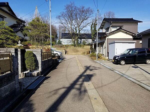 前面道路になります。