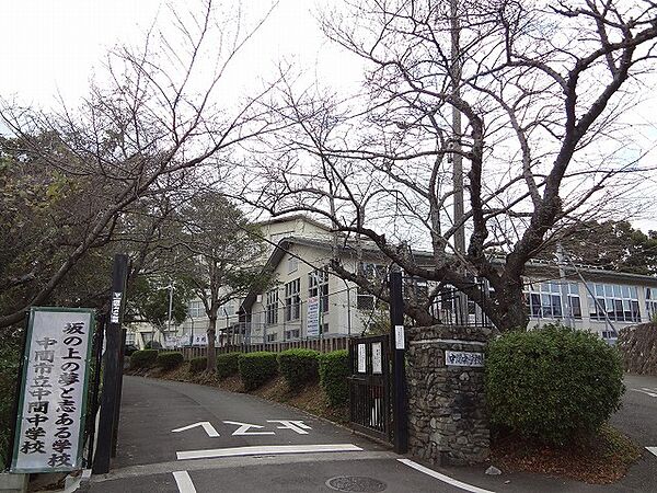 中間市立中間中学校（184m）