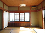 １階和室。陽当り良好です。