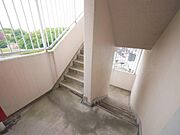 管理が行き届いたマンションです。共用部からは住みやすさが確認できます。