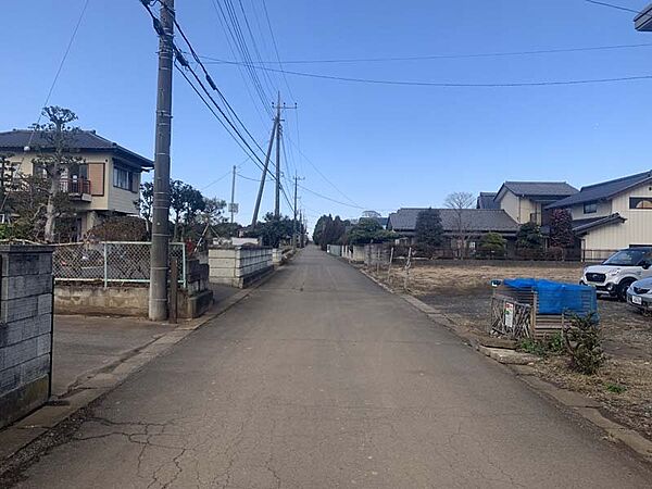 北東側前面道路は幅員5.5mあります。