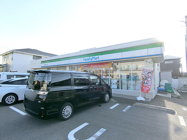 ファミリーマート千葉稲毛東一丁目店まで683m