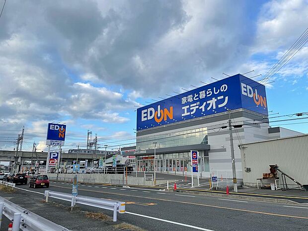 【エディオン岸和田店徒歩13分(約1040m)】安心価格で家電から日用品、食品、雑貨まで幅広い商品を豊富に取り揃えております。駐車場142台分ございます。