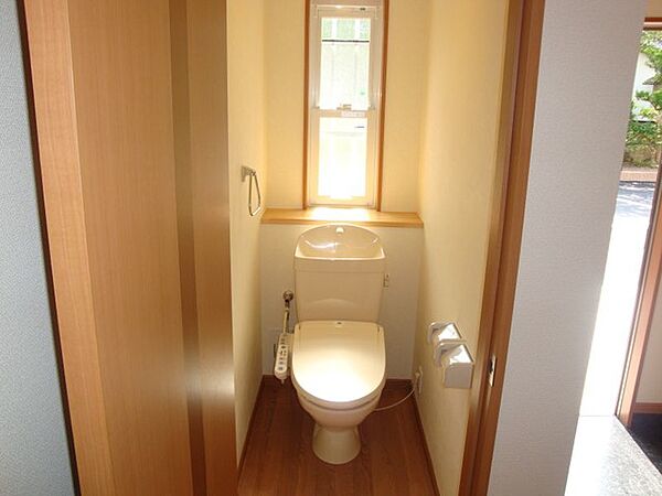 画像7:温水洗浄便座付きのトイレです(*^^)v