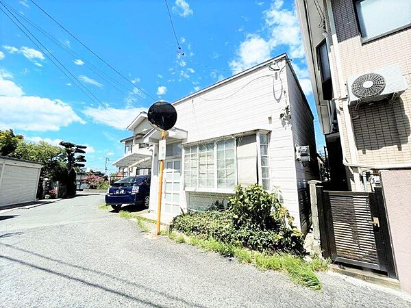 小学校　中学校まで徒歩10分圏内、お子様の通学も安心です。