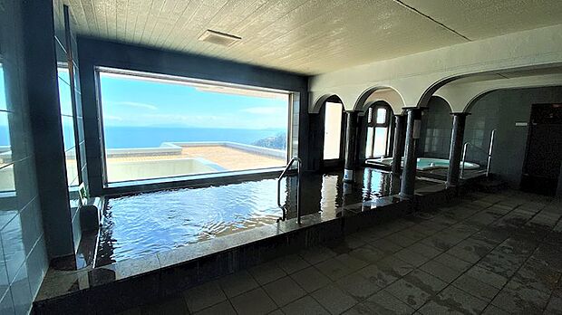 温泉大浴場：9階には展望の温泉大浴場有り。サウナもある雰囲気良いローマ風呂。