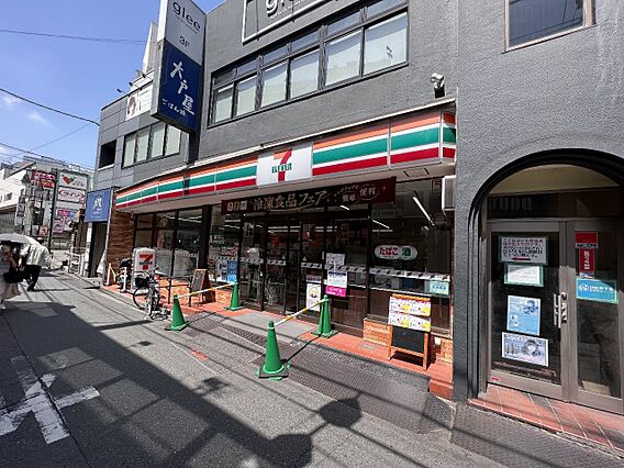 セブン-イレブ...