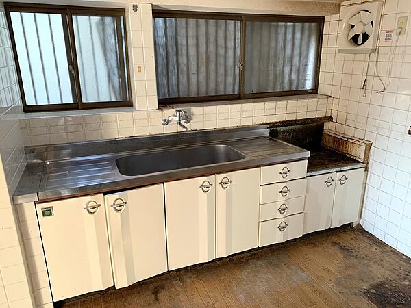 大きいキッチンシンクと調理スペースがあるので献立の多い日でも手間がかかりません♪