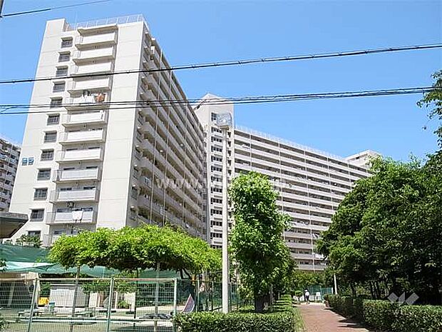 武庫川あおぞらのまち住宅25号棟の外観（南西側から）