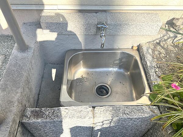 水道がついております♪ガーデニングにも便利にお使いいただけます♪お花が好きな方必見です♪