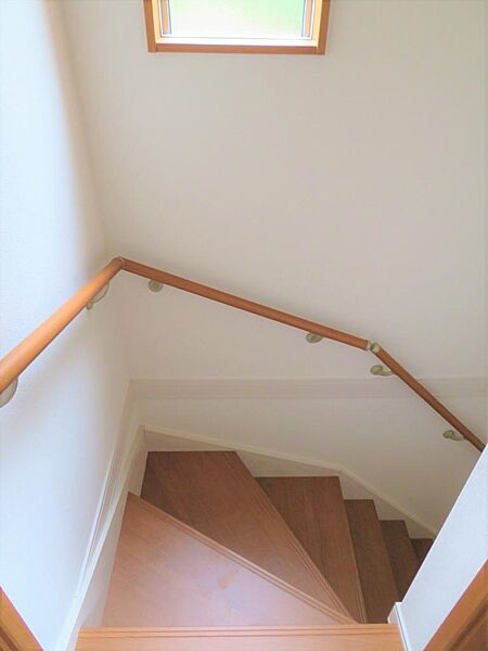 画像26:手すり付きの階段です。