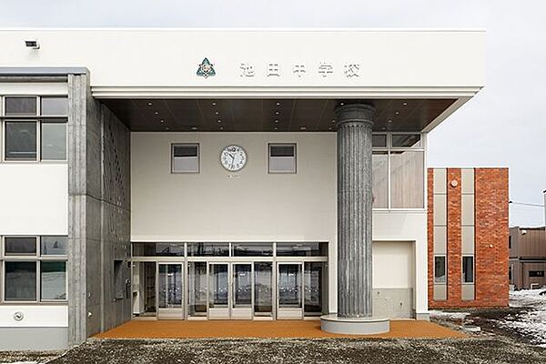 detached 北海道中川郡池田町字旭町６丁目3-8
地図を見る