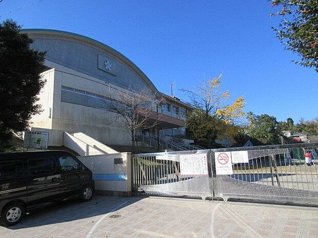 大明丘小学校 1300m