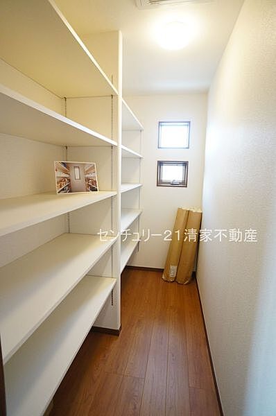 食品庫としても便利なパントリー！(2021年04月撮影)