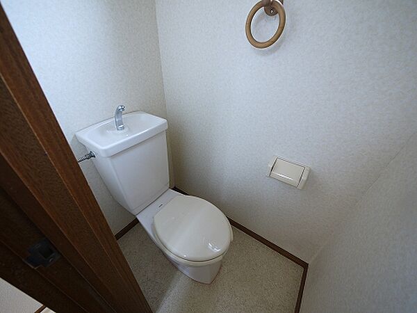 画像10:トイレ(コンセント設置済み）