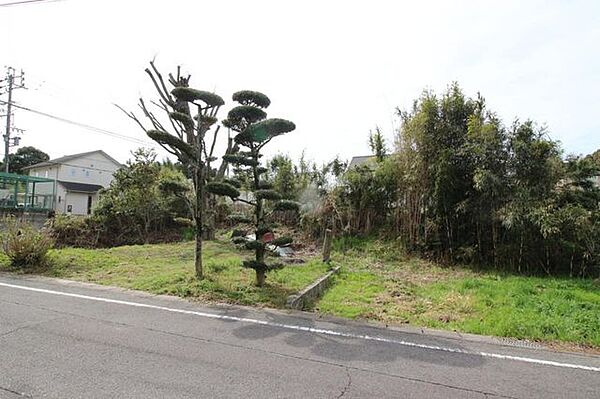 分家用地になります！！土地面積　715.22m2　約216.35坪！！建築条件なし！！陽当たり良好です！！