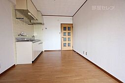 サンパーク上新 4階4DKのリビング/ダイニング