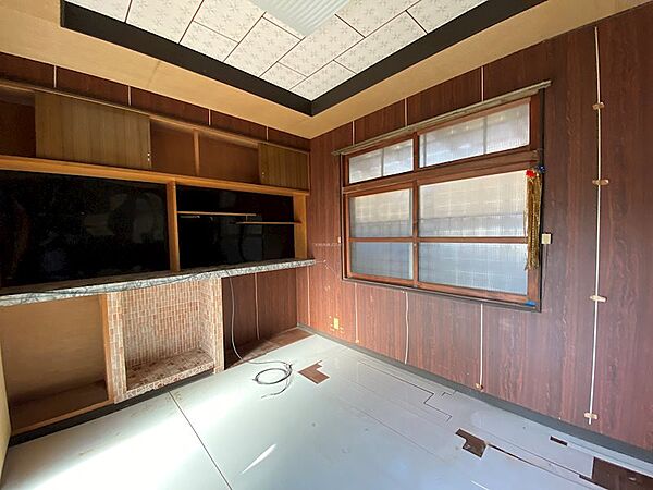 1F洋室。造作の棚があるお部屋です
