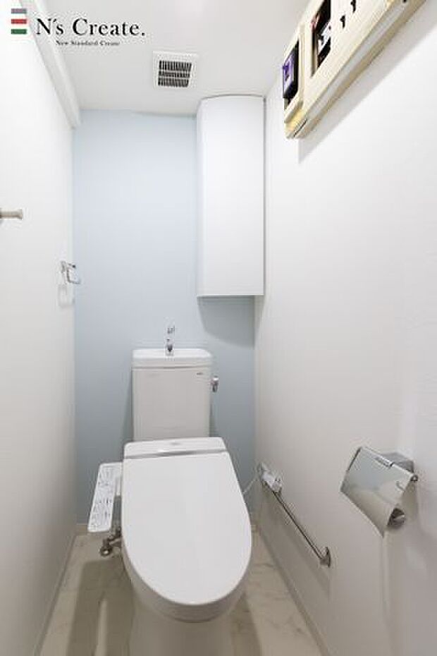 【トイレ】収納力は十分にありながら、室内の角にあることで圧迫感がなくとても使いやすい！