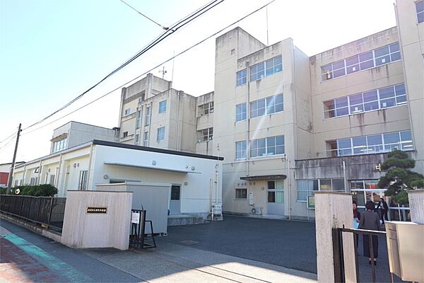 高崎市立新町中学校（307m）