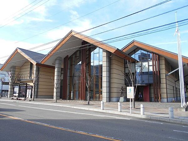 西条市立西条図書館 900m