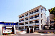 紀の川市立貴志川中学校まで1590m