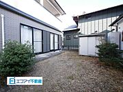 倉庫付きのお庭があります。