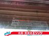 設備：南の庭に面した大きな掃出し窓にはなんと電動シャッターがついてます。