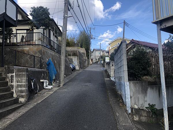 明るい立地です（前面道路）