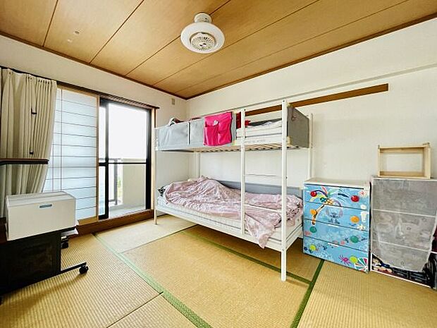 リビング横の和室はお子様の遊び場やお昼寝スペースにもぴったりですね♪