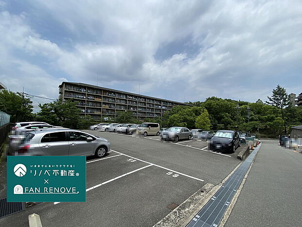 【駐車場】屋外の平面駐車場があります。空き状況には確認が必要です。大阪モノレール線「宇野辺」駅徒歩１３分・JR東海道本線「千里丘」駅徒歩１７分で２沿線利用可能で、電車移動も便利です。
