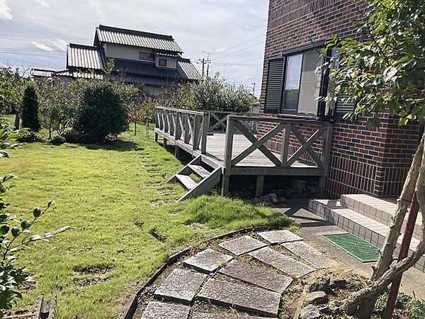 玄関アプローチ