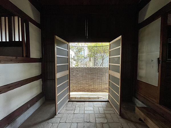 広々、勝手口