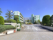 松伏中学校まで2470m