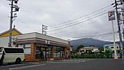 セブン‐イレブン/南足柄竹松店 徒歩8分。 610m