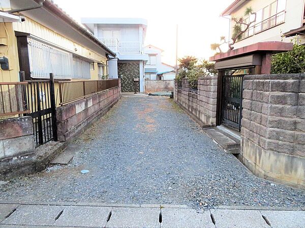 東側私道です。