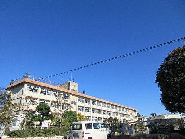 吉野東小学校 1850m