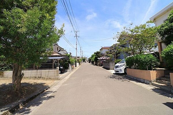 東側前面道路