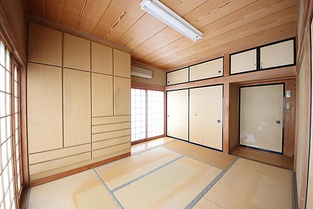 和室6帖北側　ベットを置いてもゆとりがあります。