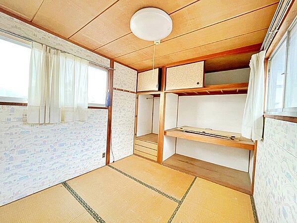 ＪＲやモノレールもあり通勤や通学に便利な立地です。