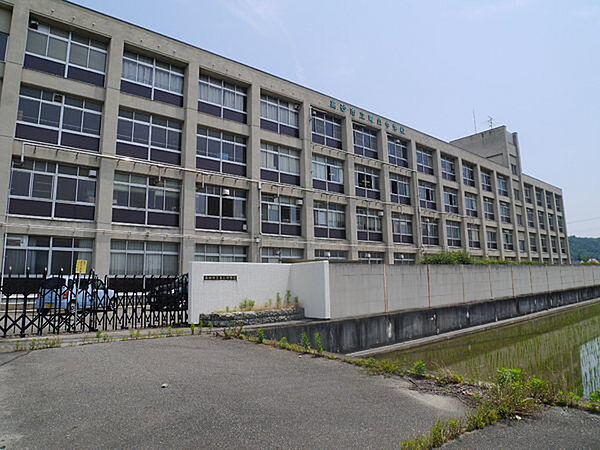 高砂市立竜山中学校まで2171m