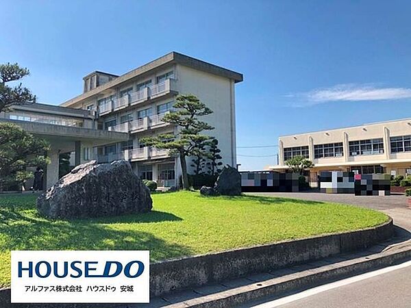 安城市立新田小学校 450m