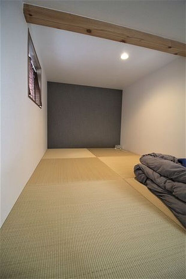 洋室のこだわり！琉球畳のロフトで寝心地もよさそうです♪趣味のお部屋や、お子様の遊ぶスペースにもぴったり◎